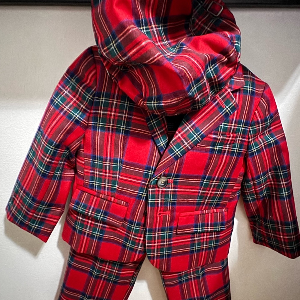 Janie and Jack Red Plaid Suit with matching hat 12-17 mo.